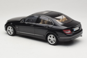 Mercedes C-Class W204 Obsidian Black AUTOart 1:18 B66962367 Metaal — afbeelding 7 van 8
