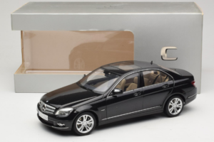 Mercedes C-Class W204 Obsidian Black AUTOart 1:18 B66962367 Metaal — afbeelding 8 van 8