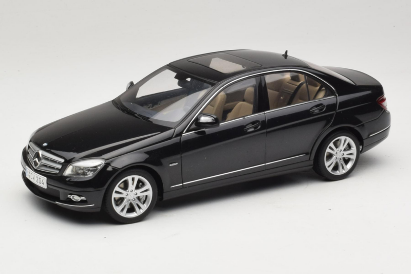 Mercedes C-Class W204 Obsidian Black AUTOart 1:18 B66962367 Metaal