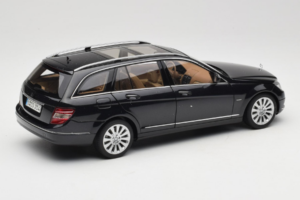 Mercedes C-Class W204 Estate Obsidian Black AUTOart 1:18 B66962349 Metaal — afbeelding 3 van 8