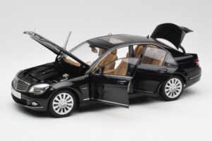 Mercedes C-Class W204 Obsidian Zwart AUTOart 1:18 B66962365 Metaal — afbeelding 2 van 8