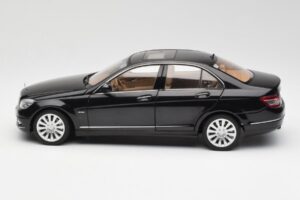Mercedes C-Class W204 Obsidian Zwart AUTOart 1:18 B66962365 Metaal — afbeelding 4 van 8
