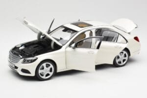 Mercedes C-Class W205 Diamond Wit Metallic Norev 1:18 B66960256 Metaal — afbeelding 2 van 8