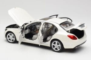 Mercedes C-Class W205 Diamond Wit Metallic Norev 1:18 B66960256 Metaal — afbeelding 5 van 8