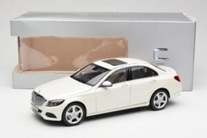 Mercedes C-Class W205 Diamond Wit Metallic Norev 1:18 B66960256 Metaal — afbeelding 8 van 8