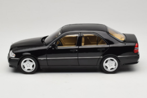 Mercedes C36 AMG W202 Obsidian Black Metallic Norev 1:18 183381 Metaal — afbeelding 4 van 8