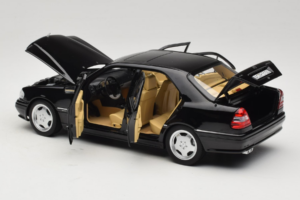Mercedes C36 AMG W202 Obsidian Black Metallic Norev 1:18 183381 Metaal — afbeelding 5 van 8