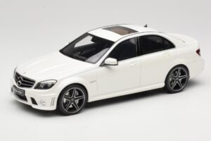 Mercedes C63 AMG W204 Diamond White GT Spirit 1:18 GT928 Hars