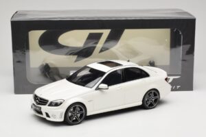 Mercedes C63 AMG W204 Diamond White GT Spirit 1:18 GT928 Hars — afbeelding 6 van 6