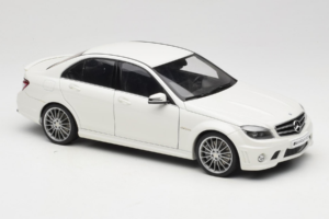 Mercedes AMG C63 W204 Wit AUTOart 1:18 72674-R1 Metaal — afbeelding 6 van 8