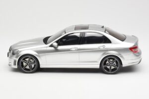 Mercedes C63 AMG W204 Zilver GT Spirit 1:18 GT462 Hars — afbeelding 3 van 6