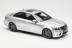 Mercedes C63 AMG W204 Zilver GT Spirit 1:18 GT462 Hars — afbeelding 4 van 6