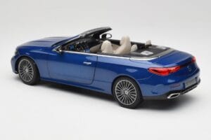 Mercedes CLE Cabriolet A236 Blauw Norev 1:18 B66960653 Metaal — afbeelding 8 van 9