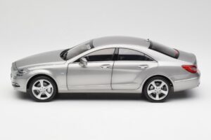 Mercedes CLS C218 Designo Alubeam Titanium Norev 1:18 B66961298 Metaal — afbeelding 4 van 8