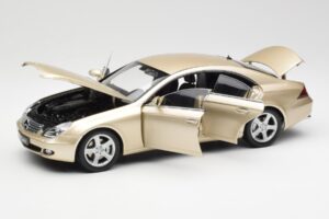 Mercedes CLS C219 Licht Beige Goud Kyosho 1:18 08401LBE Metaal — afbeelding 2 van 8