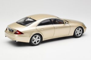 Mercedes CLS C219 Licht Beige Goud Kyosho 1:18 08401LBE Metaal — afbeelding 3 van 8