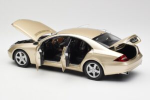 Mercedes CLS C219 Licht Beige Goud Kyosho 1:18 08401LBE Metaal — afbeelding 5 van 8