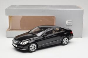 Mercedes E-Class Coupe C207 Obsidian Black Metallic Norev 1:18 B66962418 Metaal — afbeelding 8 van 8