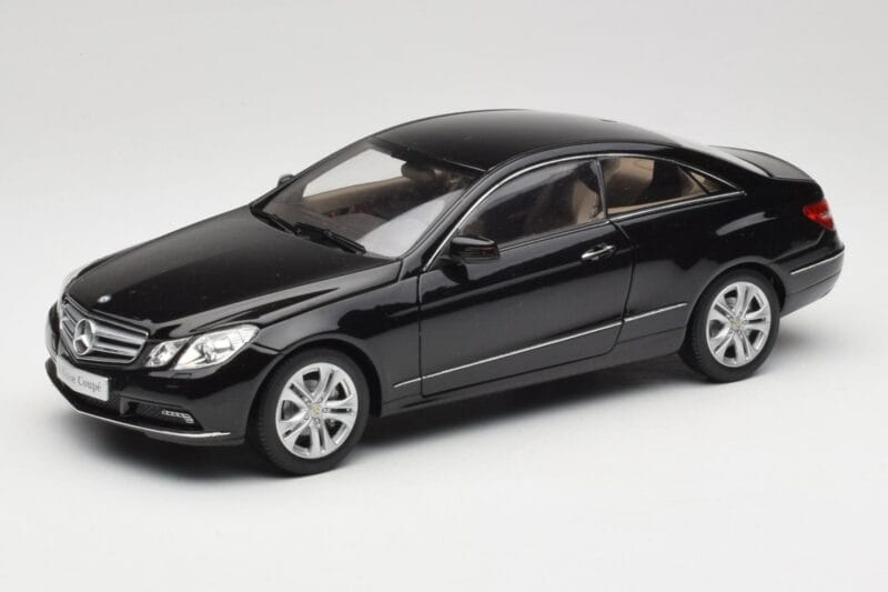 Mercedes E-Class Coupe C207 Obsidian Black Metallic Norev 1:18 B66962418 Metaal