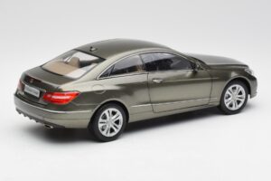 Mercedes E-Class Coupe C207 Titanite Grijs Metallic Minichamps 1:18 B66962419 Metaal — afbeelding 3 van 8
