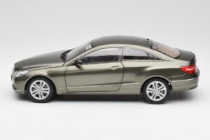 Mercedes E-Class Coupe C207 Titanite Grijs Metallic Minichamps 1:18 B66962419 Metaal — afbeelding 4 van 8