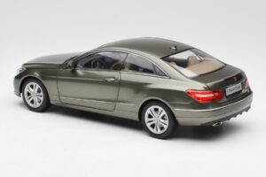 Mercedes E-Class Coupe C207 Titanite Grijs Metallic Minichamps 1:18 B66962419 Metaal — afbeelding 7 van 8