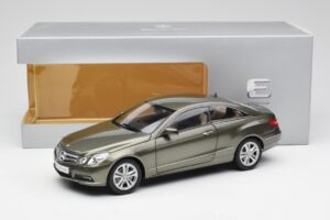 Mercedes E-Class Coupe C207 Titanite Grijs Metallic Minichamps 1:18 B66962419 Metaal — afbeelding 8 van 8