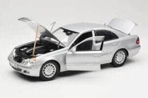 Mercedes E-Class W211 Zilver Kyosho 1:18 B66962146 Metaal — afbeelding 2 van 8