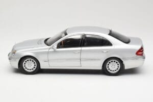 Mercedes E-Class W211 Zilver Kyosho 1:18 B66962146 Metaal — afbeelding 4 van 8