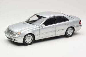 Mercedes E-Class W211 Zilver Kyosho 1:18 B66962146 Metaal