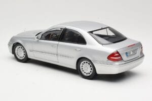 Mercedes E-Class W211 Zilver Kyosho 1:18 B66962146 Metaal — afbeelding 7 van 8