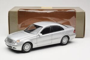 Mercedes E-Class W211 Zilver Kyosho 1:18 B66962146 Metaal — afbeelding 8 van 8