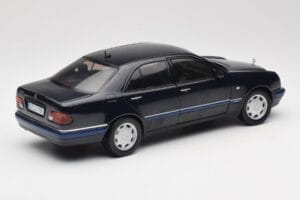 Mercedes E-Class W210 E320 Zwart Sun Star 1:18 1151 Metaal — afbeelding 3 van 8
