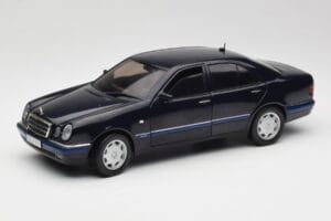 Mercedes E-Class W210 E320 Zwart Sun Star 1:18 1151 Metaal