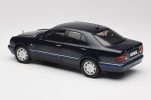 Mercedes E-Class W210 E320 Zwart Sun Star 1:18 1151 Metaal — afbeelding 7 van 8