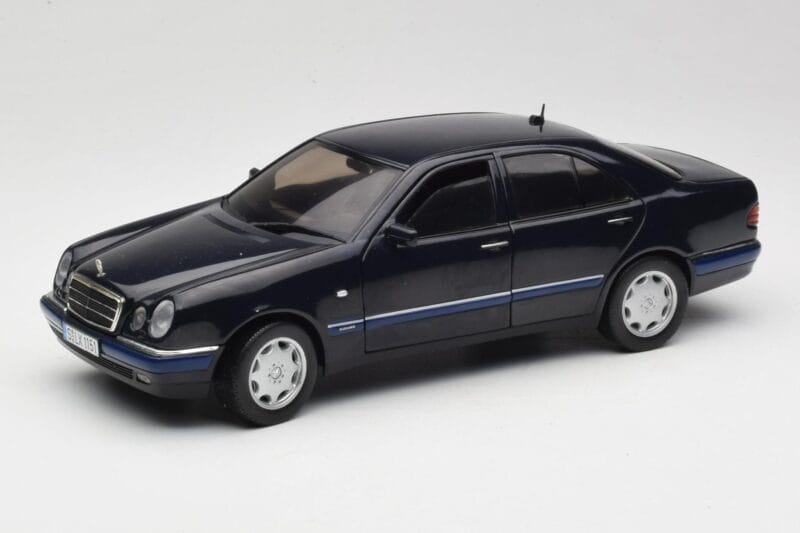 Mercedes E-Class W210 E320 Zwart Sun Star 1:18 1151 Metaal