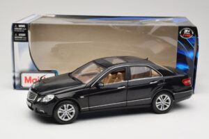 Mercedes E-Class W211 Zwart Maisto 1:18 31172 Metaal — afbeelding 8 van 8