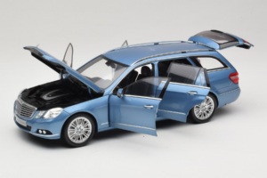 Mercedes E-Class W212 Estate Indigolith Metallic Blue Minichamps 1:18 B66962449 Metaal — afbeelding 2 van 8