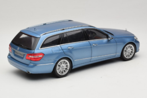 Mercedes E-Class W212 Estate Indigolith Metallic Blue Minichamps 1:18 B66962449 Metaal — afbeelding 3 van 8