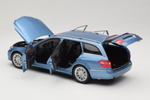 Mercedes E-Class W212 Estate Indigolith Metallic Blue Minichamps 1:18 B66962449 Metaal — afbeelding 5 van 8