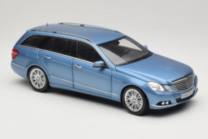 Mercedes E-Class W212 Estate Indigolith Metallic Blue Minichamps 1:18 B66962449 Metaal — afbeelding 6 van 8