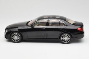 Mercedes E-Class W213 Obsidian Zwart iScale 1:18 B66960380 Metaal — afbeelding 4 van 8
