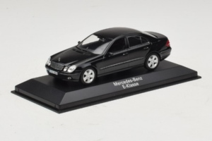 Mercedes E-Class W211 Zwart Minichamps 1:43 B66961950 Metaal — afbeelding 2 van 4