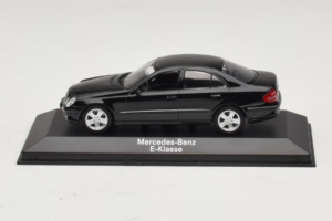Mercedes E-Class W211 Zwart Minichamps 1:43 B66961950 Metaal
