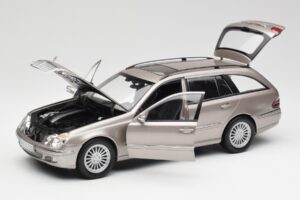 Mercedes E320 CDI W210 Stationwagen Cubanite Zilver Kyosho 1:18 B66962188 Metaal — afbeelding 2 van 8