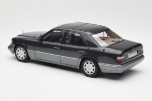 Mercedes E320 W124 Nautik Blauw Metallic Dealer Edition AUTOart 1:18 B66040508 Metaal — afbeelding 7 van 8