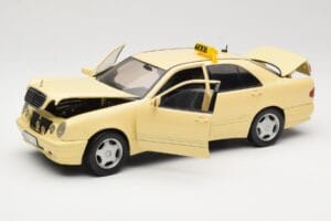 Mercedes E320 W210 Taxi Sun Star 1:18 1160 Metaal — afbeelding 2 van 8