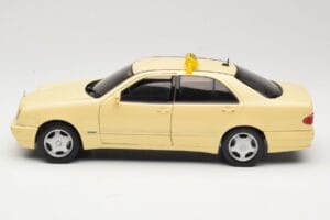 Mercedes E320 W210 Taxi Sun Star 1:18 1160 Metaal — afbeelding 4 van 8