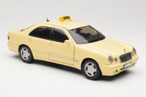 Mercedes E320 W210 Taxi Sun Star 1:18 1160 Metaal — afbeelding 6 van 8