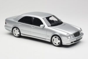 Mercedes E55 AMG W210 Brilliant Silver Otto 1:18 OT459 Hars — afbeelding 4 van 6